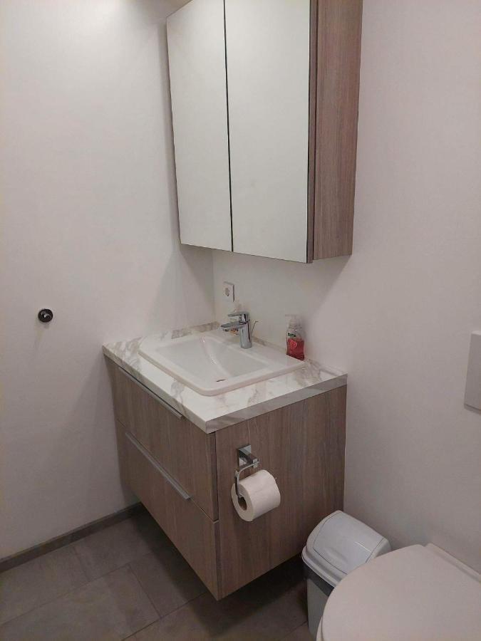 Apartment Near The Airport Njarthvik エクステリア 写真